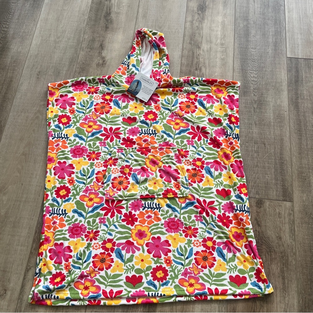 NWT THROWZY Marlo Lorenz Soft fleece Terry Cloth Hoodie Poncho Cover Up Floral
